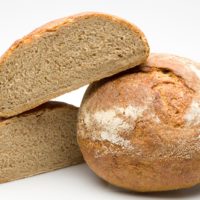 Originario de los “campos de Méteil” de l’Auvergne, región de Francia, este pan es una fusión entre el pan de campagne y el pan de Le Pain Batard. $2,65