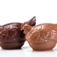 Disponible en chocolate negro 71% de cacao y en chocolate con leche 45% de cacao.
$6,35 los 100gr