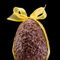 Disponible en chocolate negro 71% de cacao y en chocolate con leche 45% de cacao.
$7,00 los 100gr
