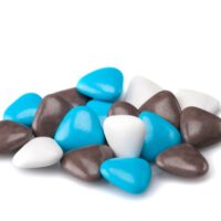 Pequeños corazones en chocolate con leche recubiertos de una fina capa de azúcar.
$5,70/100gr