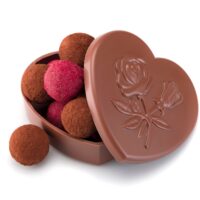 Bomboneras en forma de corazón, elaboradas en chocolate negro 71% de cacao y en chocolate con leche 45% de cacao.
$ 5,50 sin los productos escogidos para rellenar la bombonera.