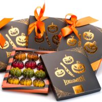 Caja de 12 chocolates en forma de calabaza, especialmente elaborada para Halloween.
$13,95