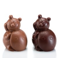 Figuras de chocolate negro 71% de cacao y chocolate con leche 45% de cacao. $5,35