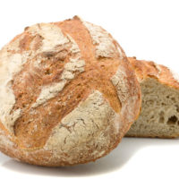Con su miga ligeramente acidulada, el pan de campagne es parte de los panes con un contenido de “azúcares lentos” lo más alto y el más bajo en cuanto a lípidos. Ideal para acompañar platos con sabores fuertes y embutidos, el pan de de campagne es parte de los panes tradicionales de Francia. (Contiene solamente 0,9% de levadura.) $3,25