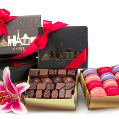 Coffret « Paris Or», noir et lait 41 chocolats $34,95
Coffret « Paris Or » 12 macarrones $18,45
Coffret « Paris Or » $3,85 +Mini-galletas al peso