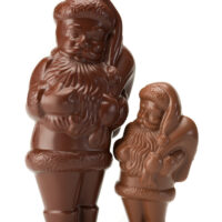 Disponible en chocolate negro y con leche.
Tamaño 1 $4,95
Tamaño 2 $8,95
Tamaño 3 y 4, al peso $8,65 los 100gr