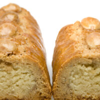 Barra de mazapán de almendra y avellana cubierta de masa espéculoos.
$4,55