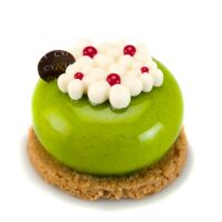 Masa crumble de coco
bizcocho de coco
jalea refrescante de limón verde
crema de limón verde
mousse de coco
glaseado verde limón.
Recomendación del Chef Cyril, sacar del refrigerador media hora antes de consumir.
$5.35