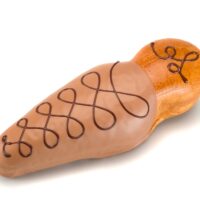 Guagua de pan rellana de crema pastelera con dulce de leche, cubierta de chocolate con leche 40% de cacao.
$4,75