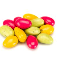 Almendra tostada, envuelta de Gianduja y chocolate con leche, recubierta de una fina capade azúcar