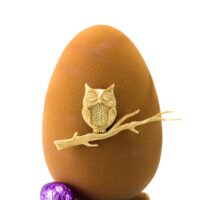 Elaborado en chocolate con leche 45% de cacao, relleno de praliné de avellana crujiente con un toque de flor de sal.
$29,95