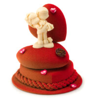 Pieza elaborada en chocolate negro 71% de cacao y en chocolate blanco 32% de cacao.
$24,95