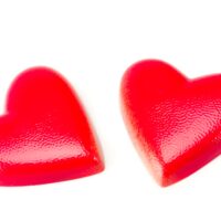 Corazón elabora en chocolate negro 71% de cacao y chocolate blanco 32% de cacao, pintado de rojo.
$ 5,25