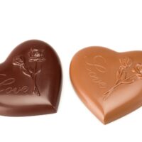 Corazones elaborados en chocolate negro 71% de cacao y en chocolate con leche 45% de cacao.
$ 5,15