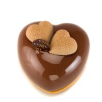 Masa azucarada, bizcocho de avellana, suprema de praliné de avellana, jalea de limón, mousse de chocolate negro, glaseado de chocolate.
Recomendación del Chef Cyril, sacar del refrigerador cuarenta minutos antes de consumir.
$5,55
*Disponible a la venta del 13, 14 y 15 de febrero.