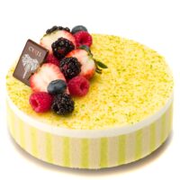 Bizcocho Joconde (almendra) dos colores
Bizcocho de coco
Bizcocho de limón verde
Mousse de mango y duraznos
Confit de duraznos refrescante
Mousse de coco
Glaseado de cítricos.
Recomendación del Chef Cyril, consumir frío.