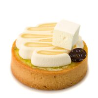 Masa azucarada
Bizcocho de limón verde
Crema de limón amarillo
Mousse ligera perfumada con ralladura de limón verde
Jalea de limón amarillo
Malvavisco de limón.
Recomendación del Chef Cyril, sacar del refrigerador media hora antes de consumir.
$5,20