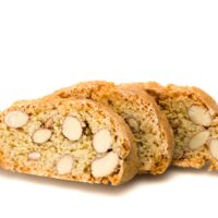Elaborados con almendras seleccionadas y horneados dos veces para lograr su característica textura crocante, nuestros cantucci son el acompañamiento perfecto para un buen café o un momento de indulgencia.
$4,95 – 100gr